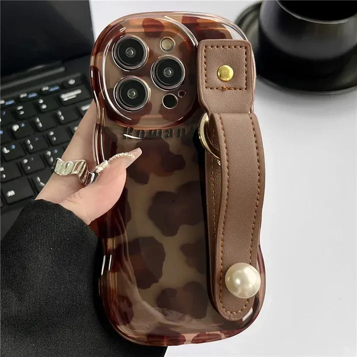 BROWN LEOPARD PRINT LEATHER STRAP IPHONE CASE Ergonomic grip