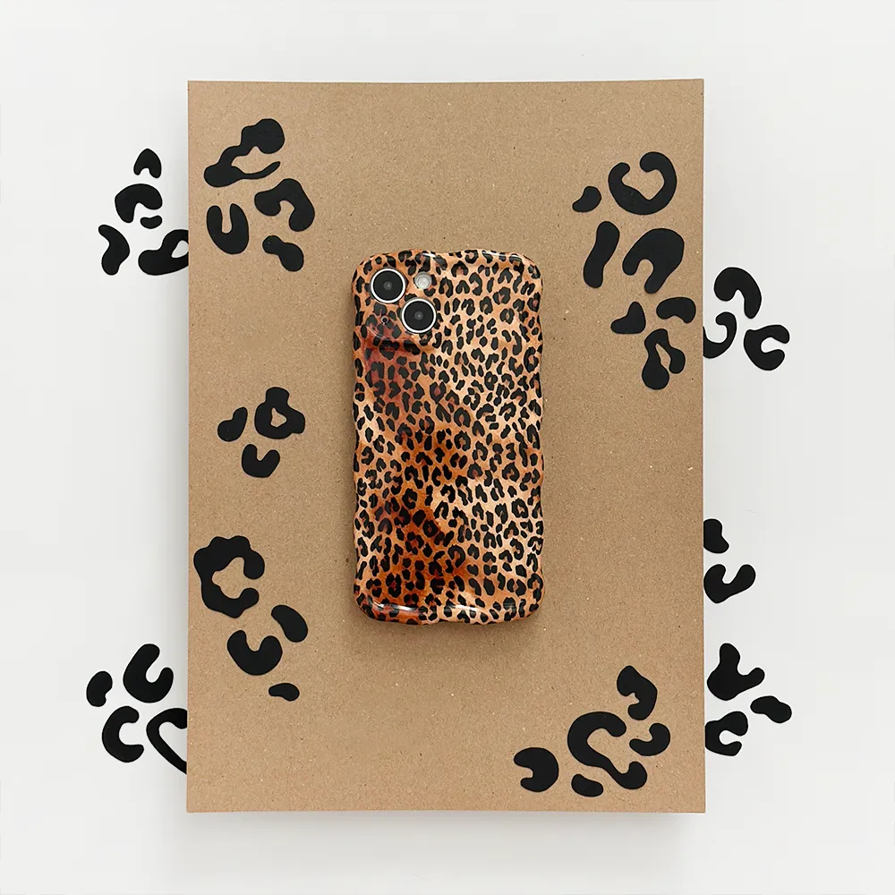Transparent Look Light Edge Wavy Phone Case - Leopard