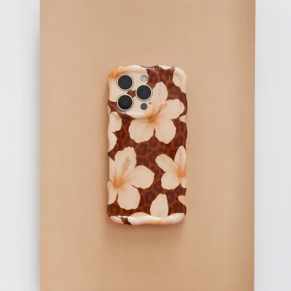 Wavy Phone Case - Safari Bloom Lightweight Grip
